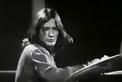 Colin_Burgess_drumming_for_the_Masters_Apprentices