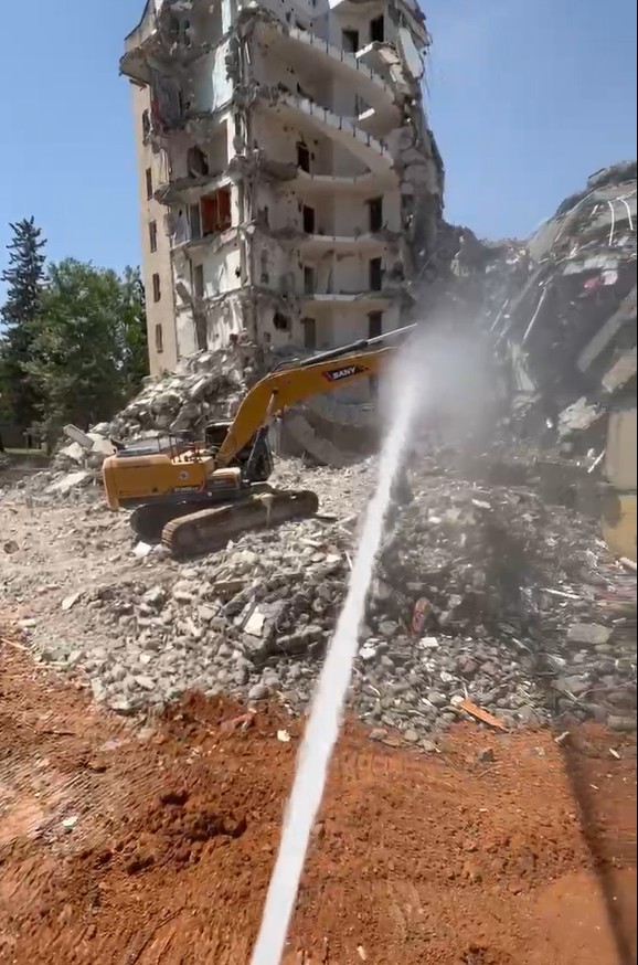 Kahramanmaraş’ta Hasarlı Binaların Yıkımı Sürüyor2