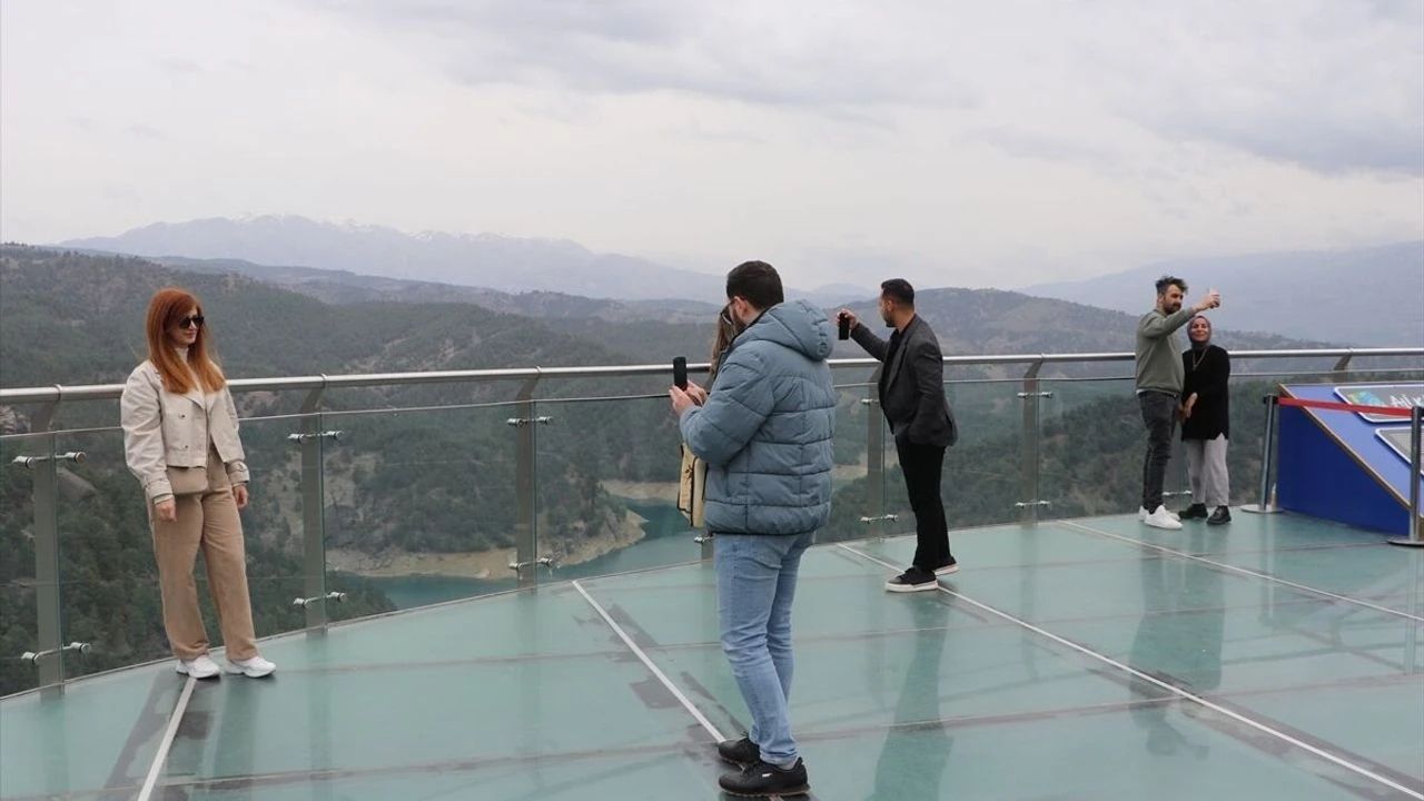 Ara Foto Cam Teras