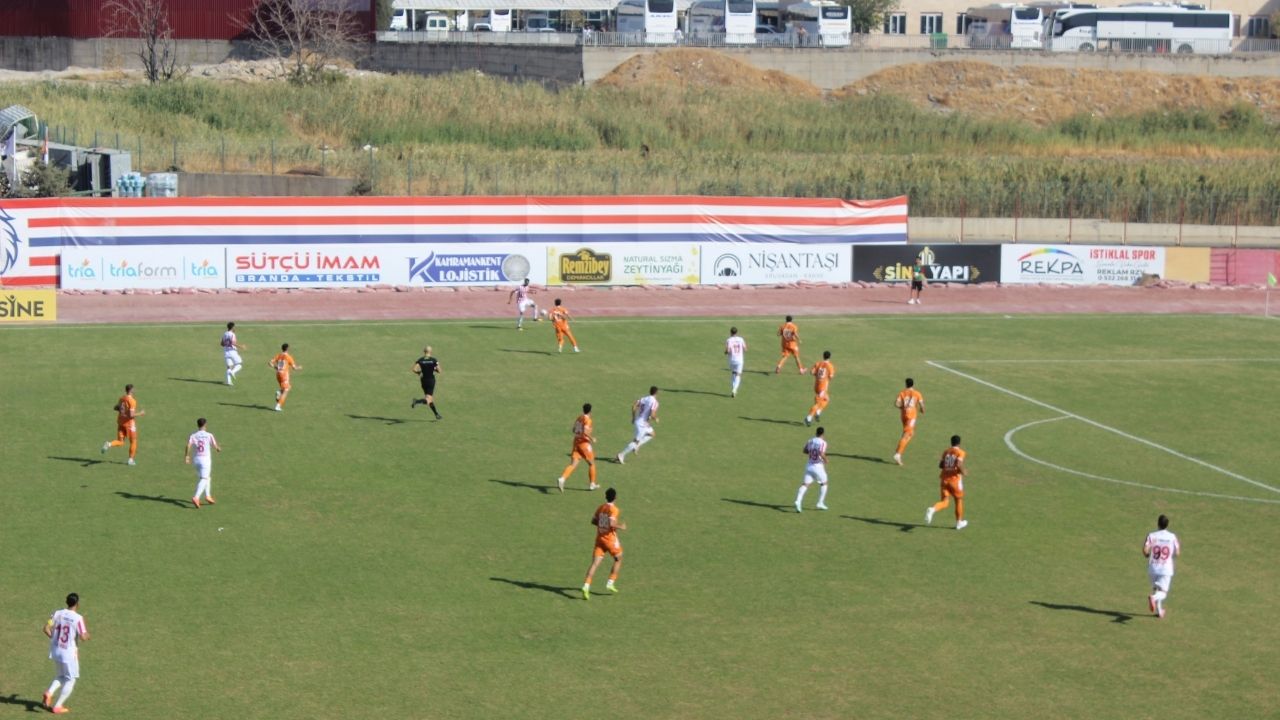 Kahramanmaraş’ta Apartman Dairesi Alevlere Teslim Oldu-1
