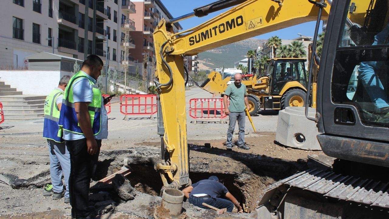Kahramanmaraş’ta Fırlayan Tıpa Yolu Göle Çevirdi (3)