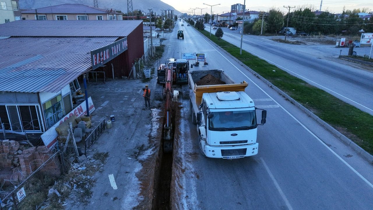 Elbistan'da 5,5 Kilometrelik İçme Suyu Hattı Yenileniyor (1)
