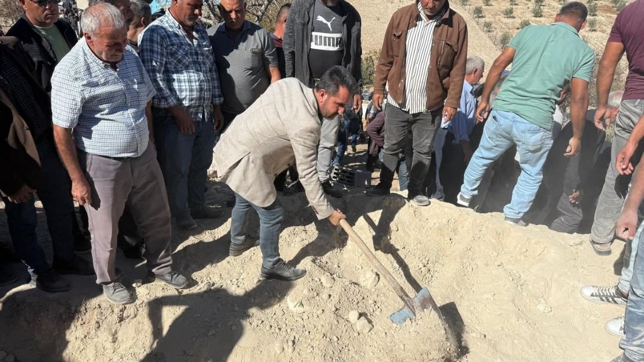 Feci Trafik Kazası 3 Kişi Hayatını Kaybetti, 12 Kişi Yaralandı (1)