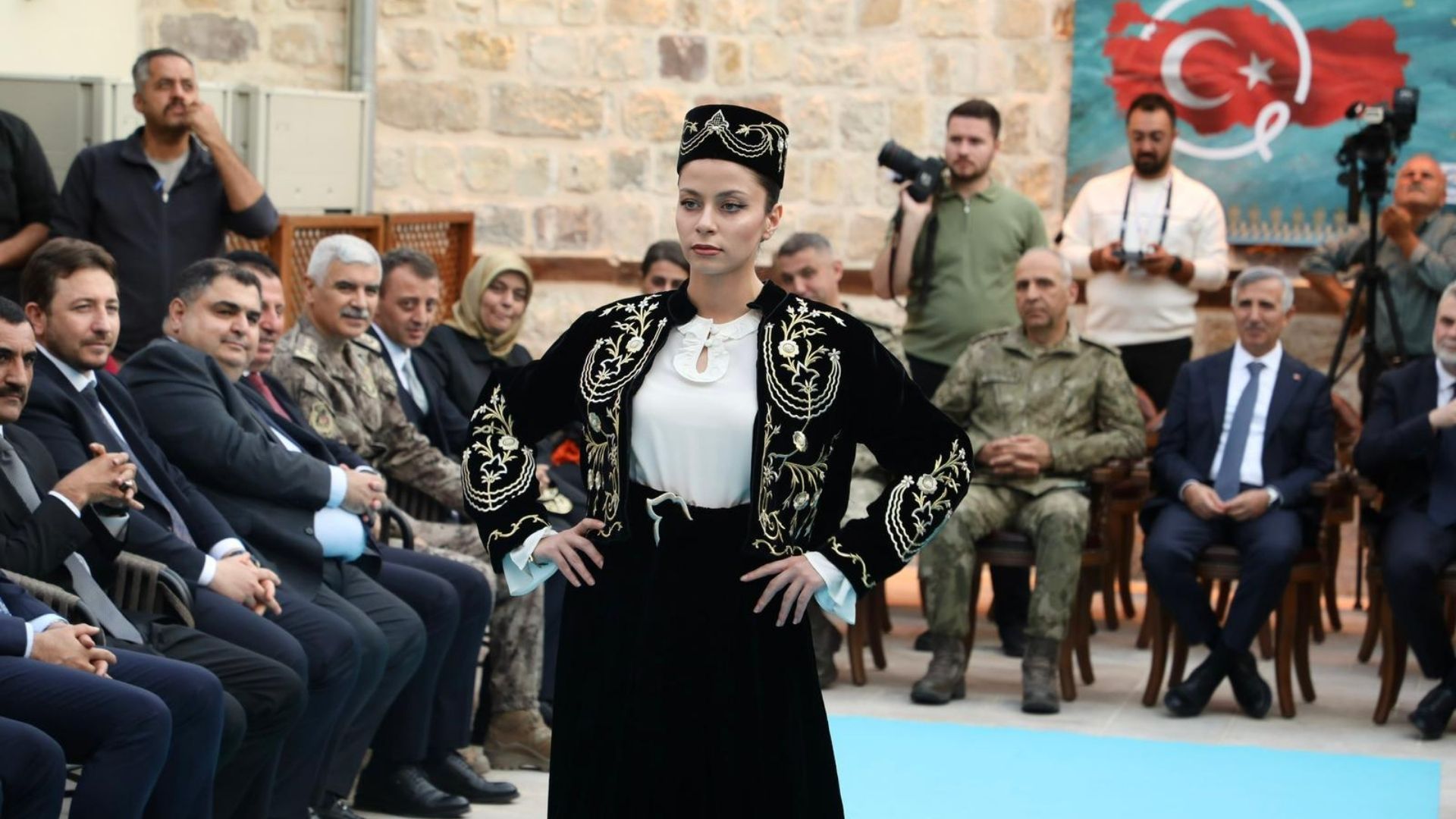 Kahramanmaraş'ın Sanat Rüzgarı Garbi Yeli Koleksiyonu Sahnelendi (4)