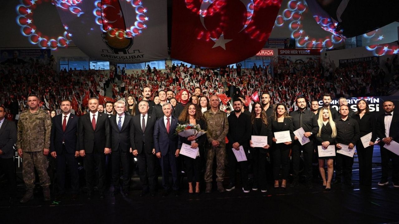 Kahramanmaraş'ta Cumhuriyet Coşkusu Bin Sesle Yükseldi (2)
