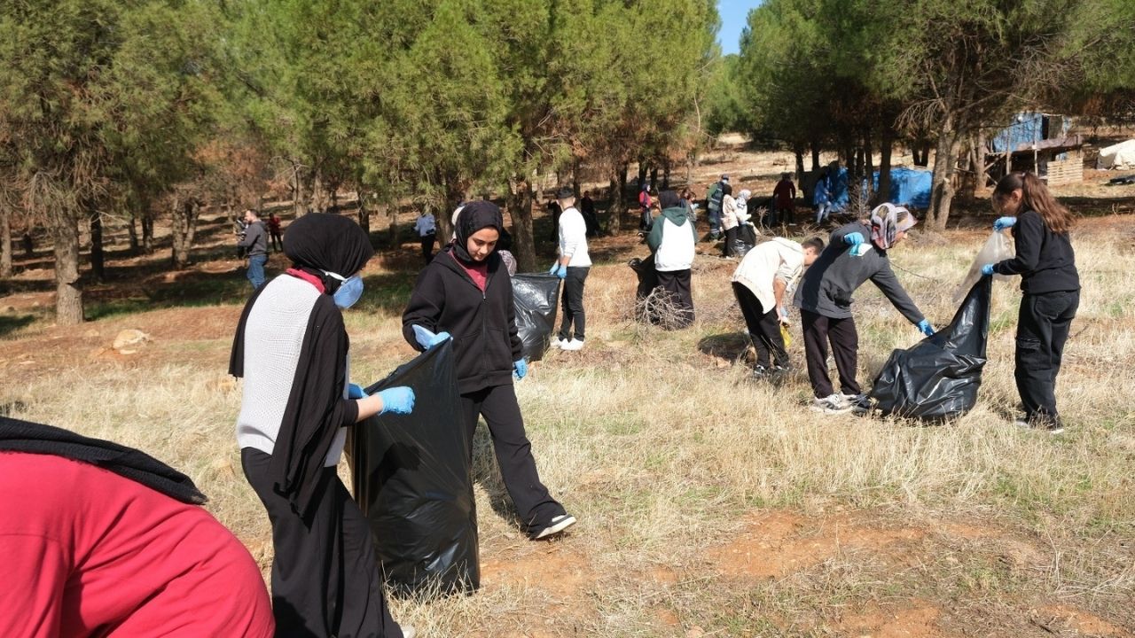 Kahramanmaraş’ta Öğrencilerden Örnek Çevre Temizliği