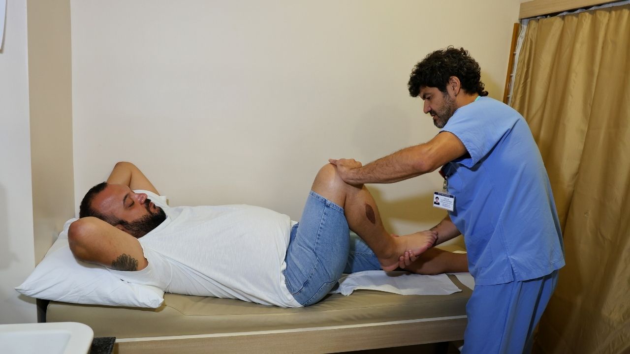 Ağaca Takılıp 1,5 Saat Asılı Kalan Paraşütçü, Yeniden Uçmak Istiyor Ajans344 (2)