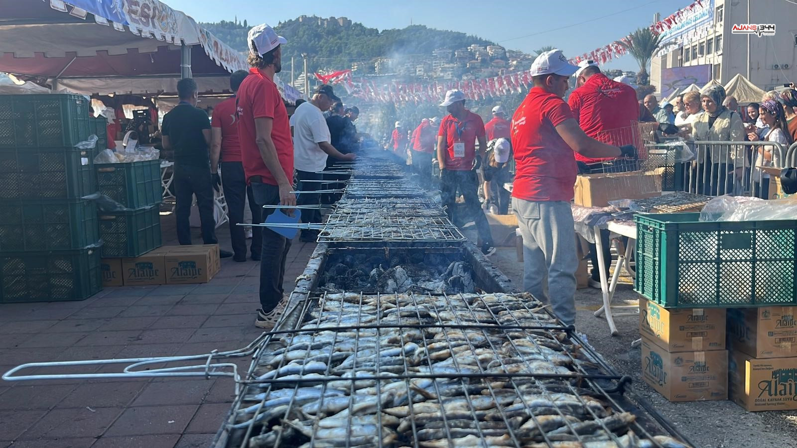Alanya’da 3. Hamsi Festivali Başladı 7 Ton Hamsi Ücretsiz Dağıtılacak