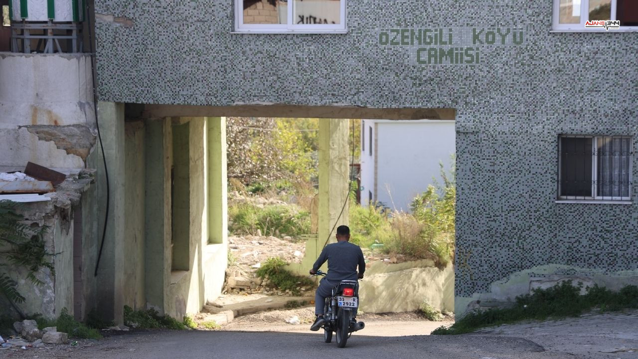 Altından Yol Geçen Cami Ajans344 (1)