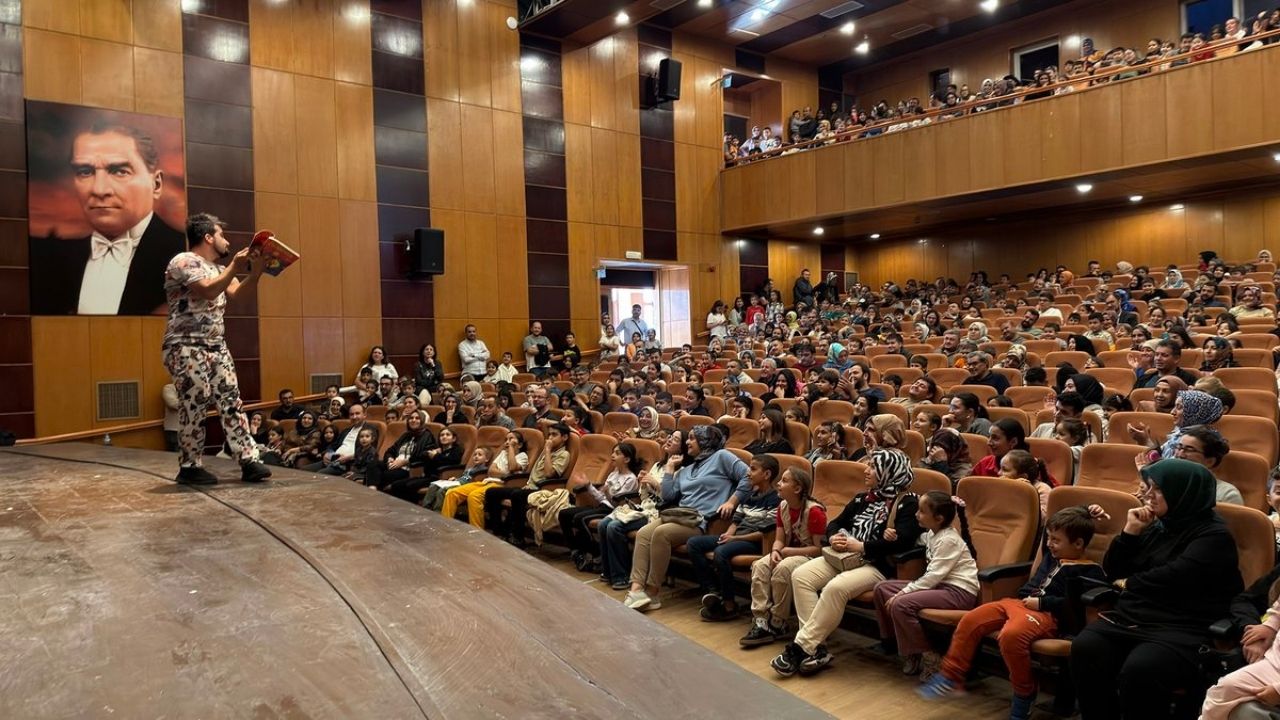 Çocuklara Sihirbaz Gösteri