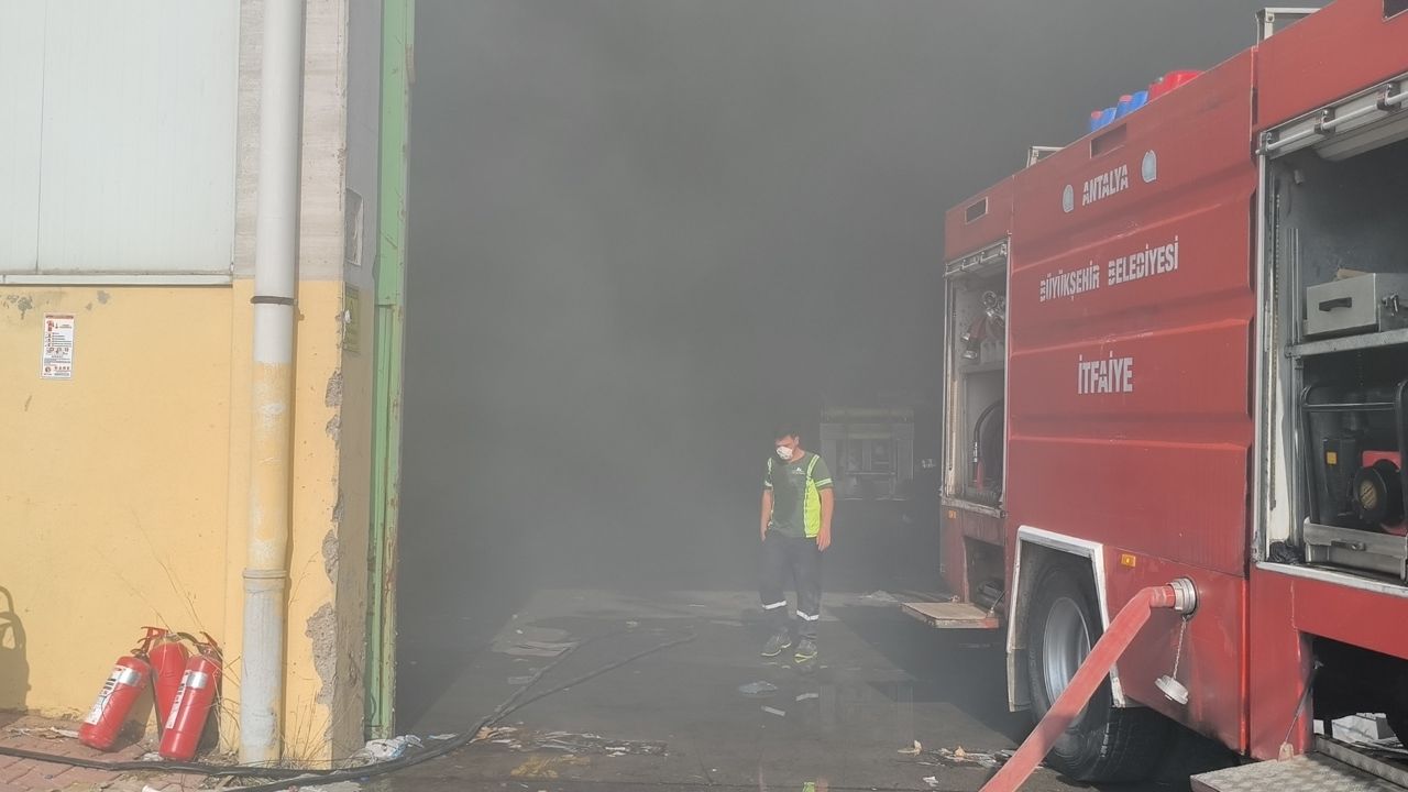 Geridönüsümfabrikasındayangınajanas344 (2)