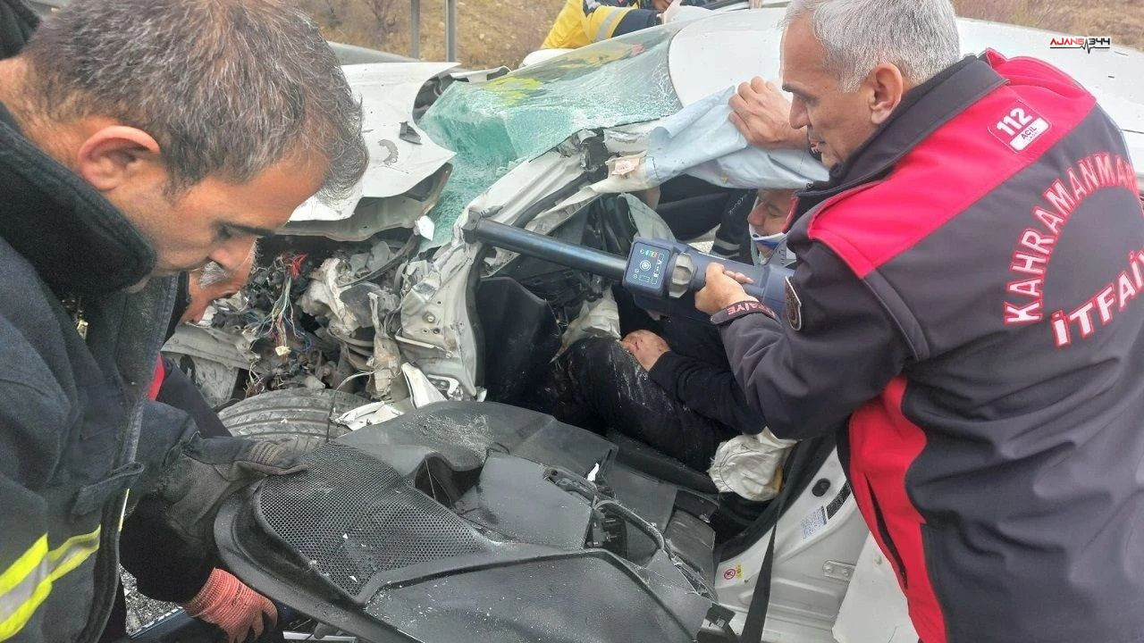 Kahramanmaraş’ta Hafif Ticari Araçla Otomobil Çarpıştı 2 Yaralı Ajas344 (2)