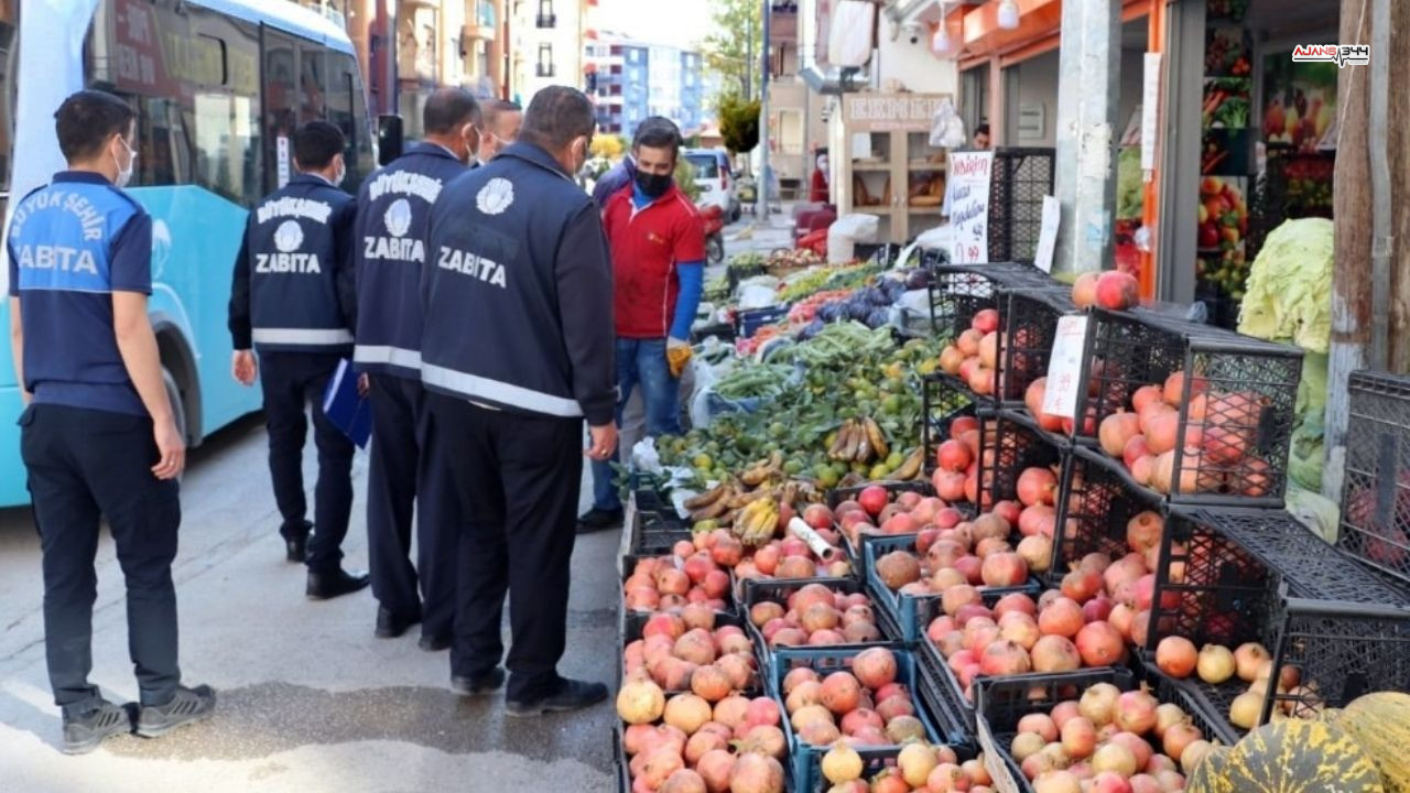 Kahramanmaraş'ta Kaldırımlar Temizleniyor (1)