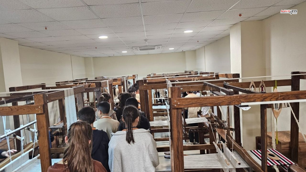 Kahramanmaraş'ta Öğrenciler Kamu Küllesi Kütüphanesini Gezdi (3)