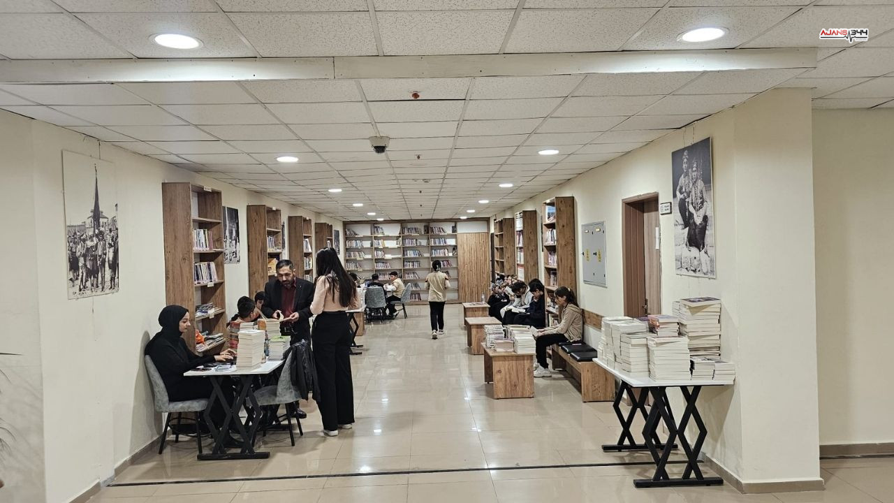 Kahramanmaraş'ta Öğrenciler Kamu Küllesi Kütüphanesini Gezdi