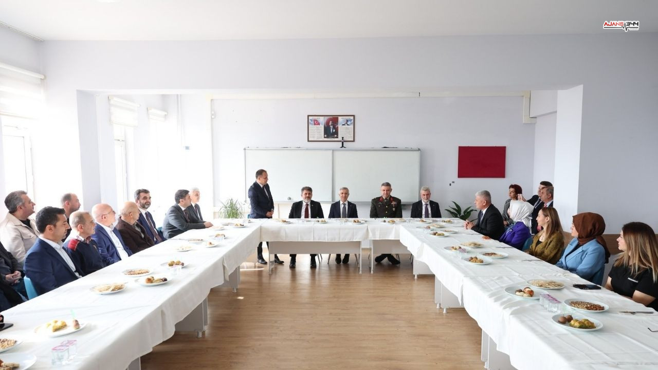 Kahramanmaraş'ta Öğretmenle Günü'nde Sürpriz Doğum Günü (2)