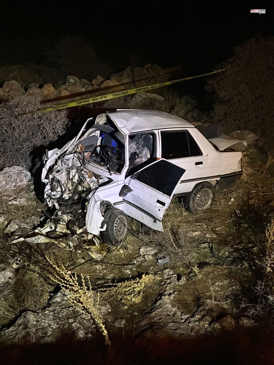 Kahramanmaraş’ta Otomobil Kayalıklara Çarptı 1 Ölü, 1 Ağır Yaralı