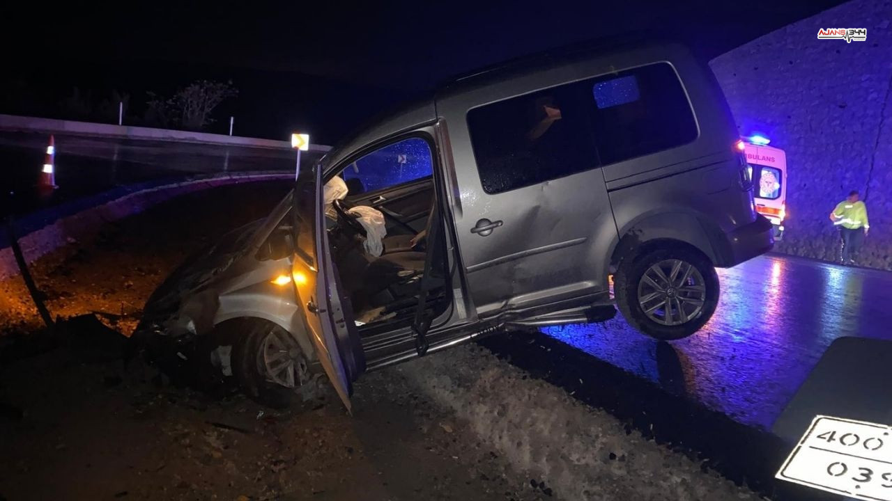 Kontrolden Çıkan Araç Kaza Yaptı Ajans344 (1)