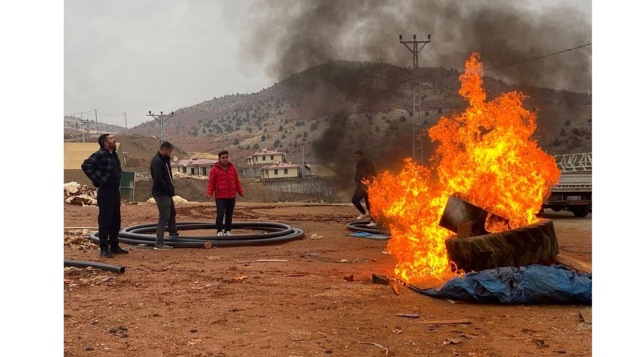 Parasını Alamayan Isçiler (1)