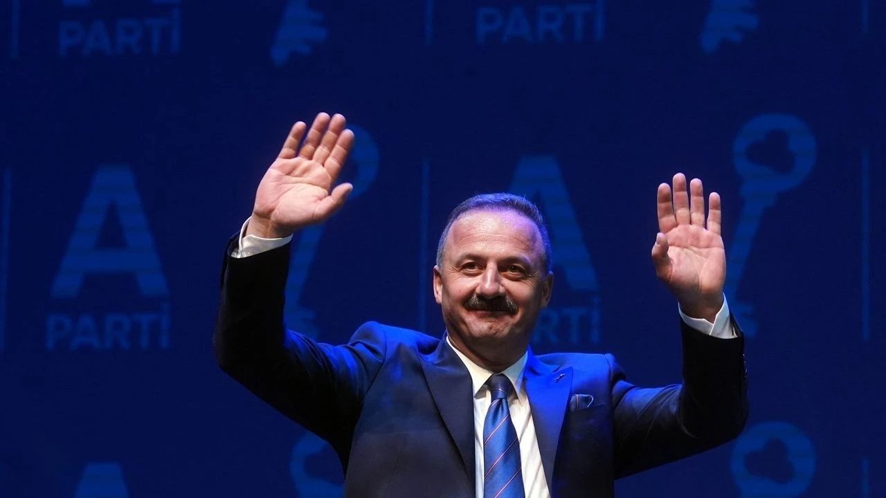Yeni Partiden İktidar Ve Muhalefete Sert Eleştiri