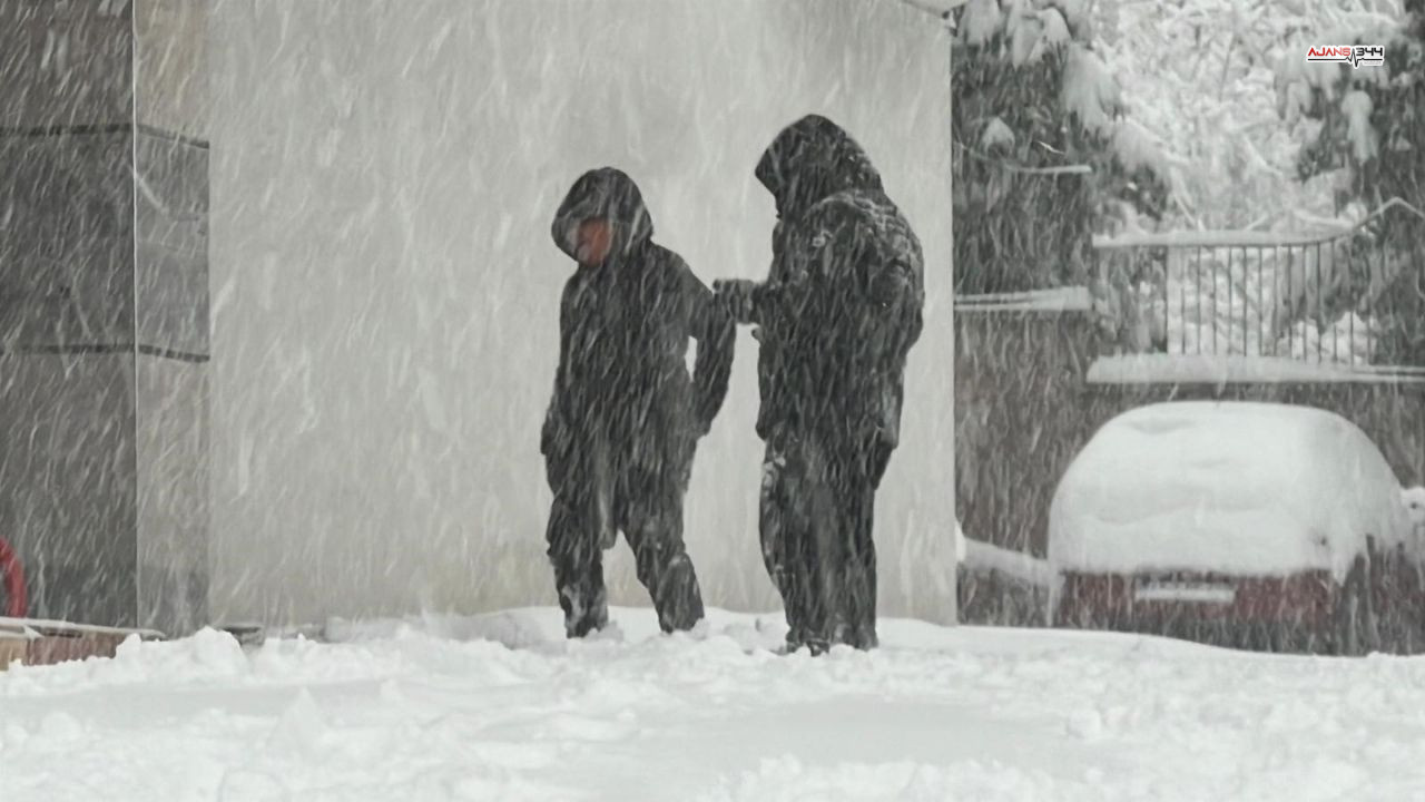 Çocuklar Karla Uyandı Ajans344