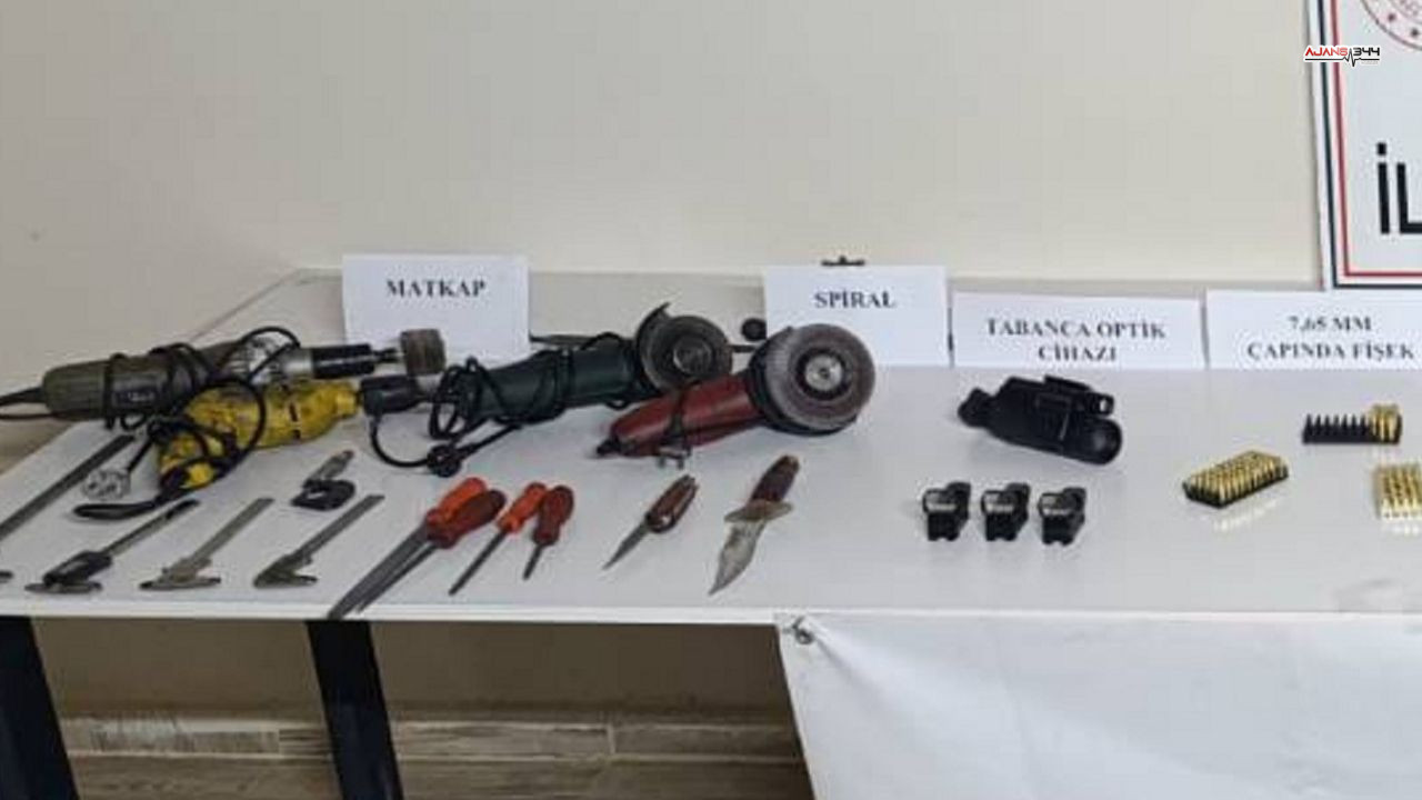 Evini Silah Atolyösine Dönüstüren Sahıslar Yakalandı Ajans344 (3)