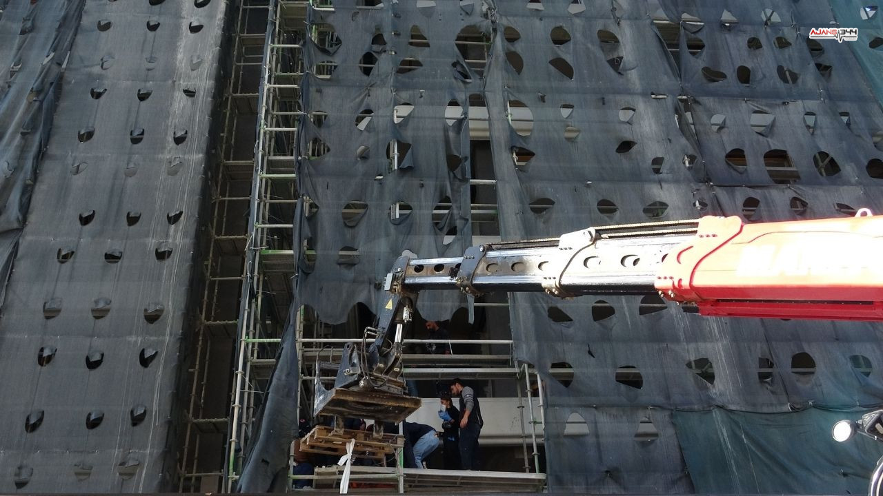 İnşaat İskelesinden Düşen İşçi Ağır Yaralandı (1)