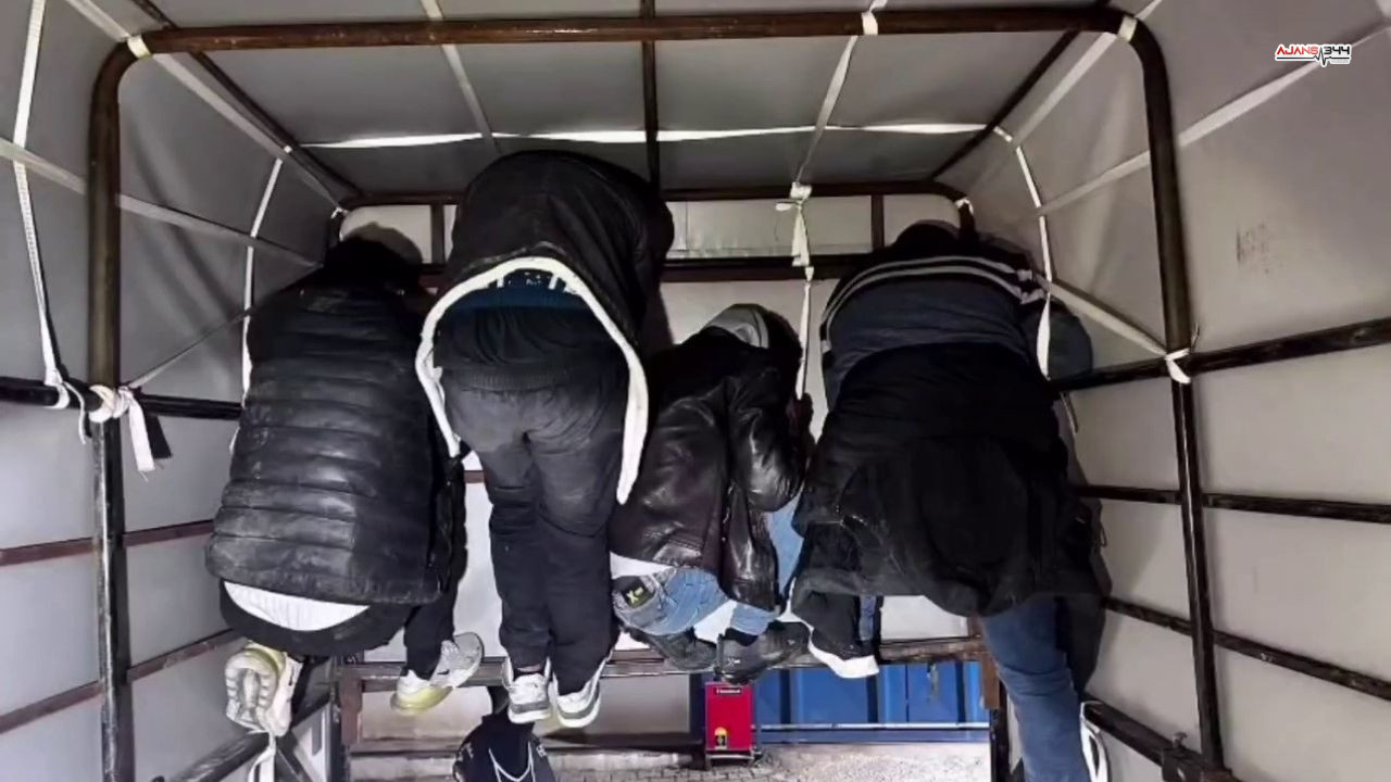 Tavana Saklanan Göçmenler Yakalandı Ajans344 (3)