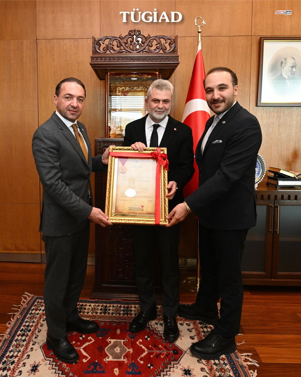 X2 Twitter.com G7Z T P N K X Q A A R B M W