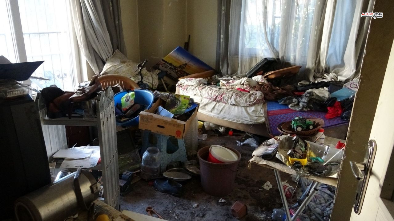 Yaslı Adam Evinden 2 Ton Çöp Çıktı Ajans344 (1)