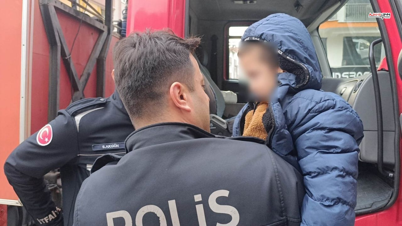 Arabanın Içinde Kalan Çocuk Ajans344