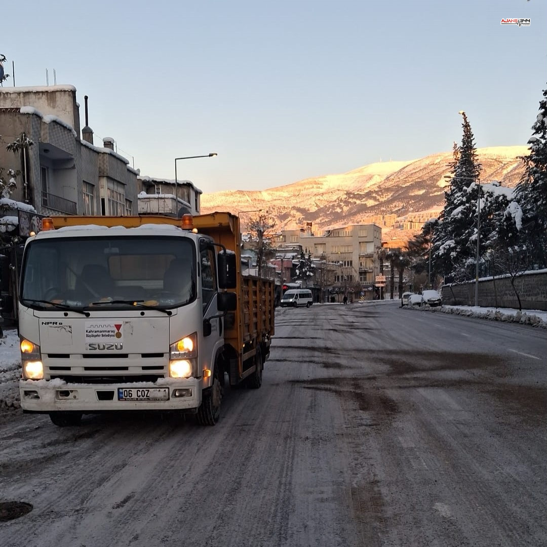 Olumsuz Hava Koşulları Neticesinde Oluşacak Buzlanmanın Önüne Geçmek Için Şehir Genelinde Tuzlam (2)