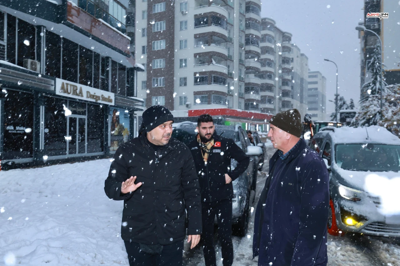 Onikişubat’ta Kar Nöbeti Belediye Ekipleri Gecesini Gündüzüne Kattı (2)