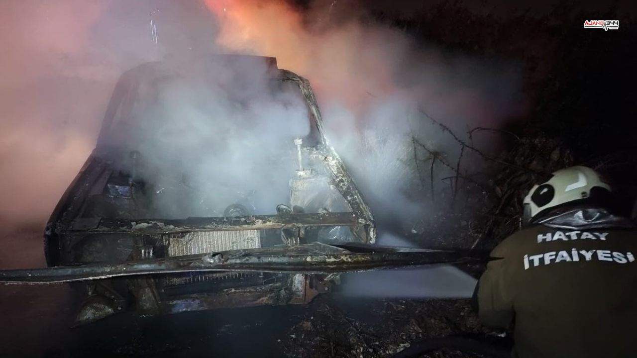 Yanan Otobil Kullanılmaz Hale Geldi Ajans344 (1)