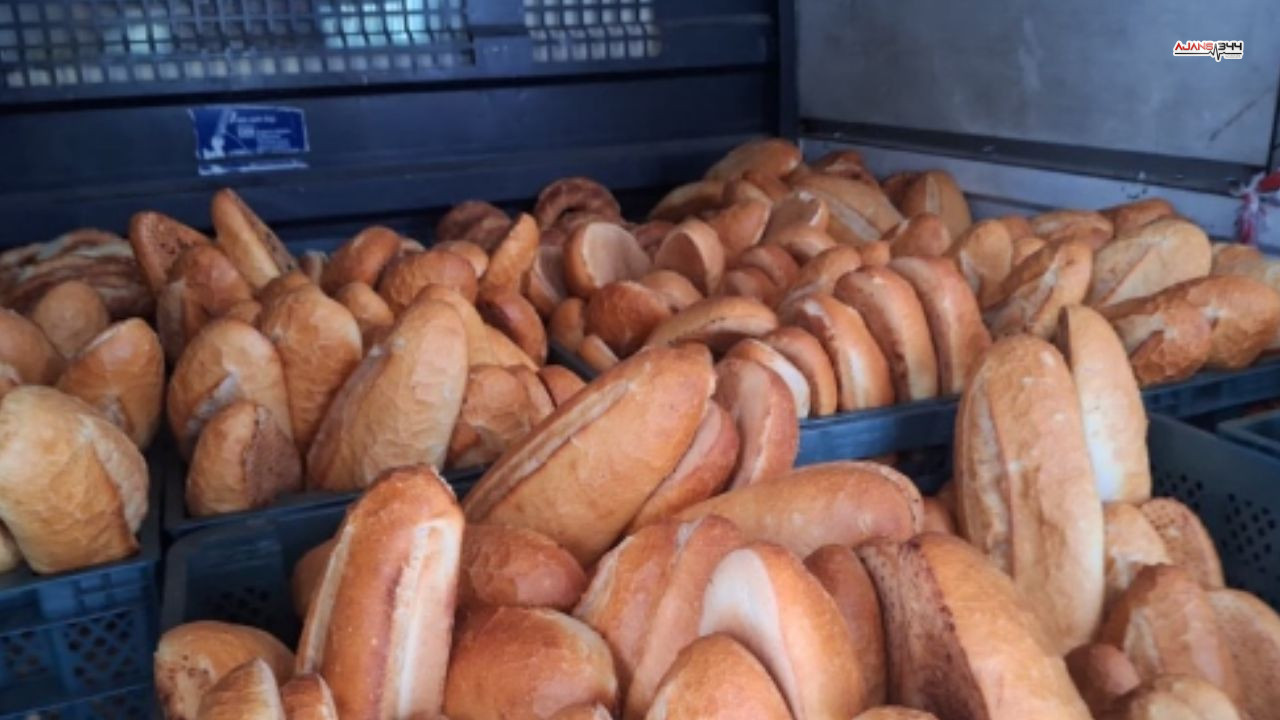 Yoğun Kar Nedeniyle Toki̇ Konutlarında Vatandaşlara Ekmek Ulaştırıldı (1)