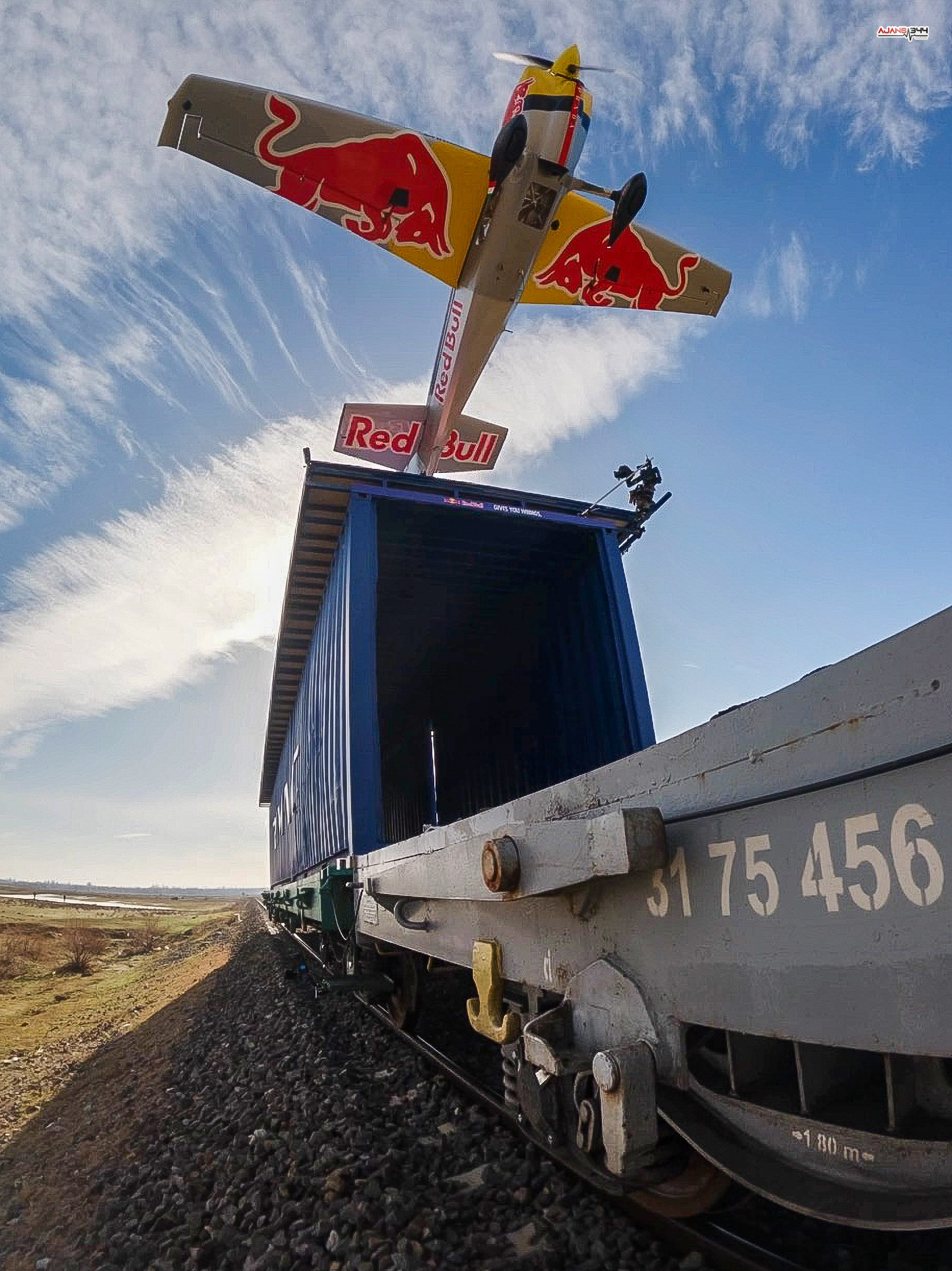 1771233298 Train Landing 6