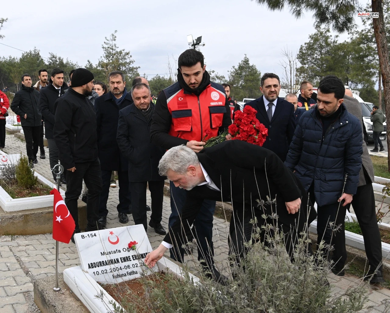 Deprem Şehitleri Kabri Başında Dualarla Yad Edildi (3)