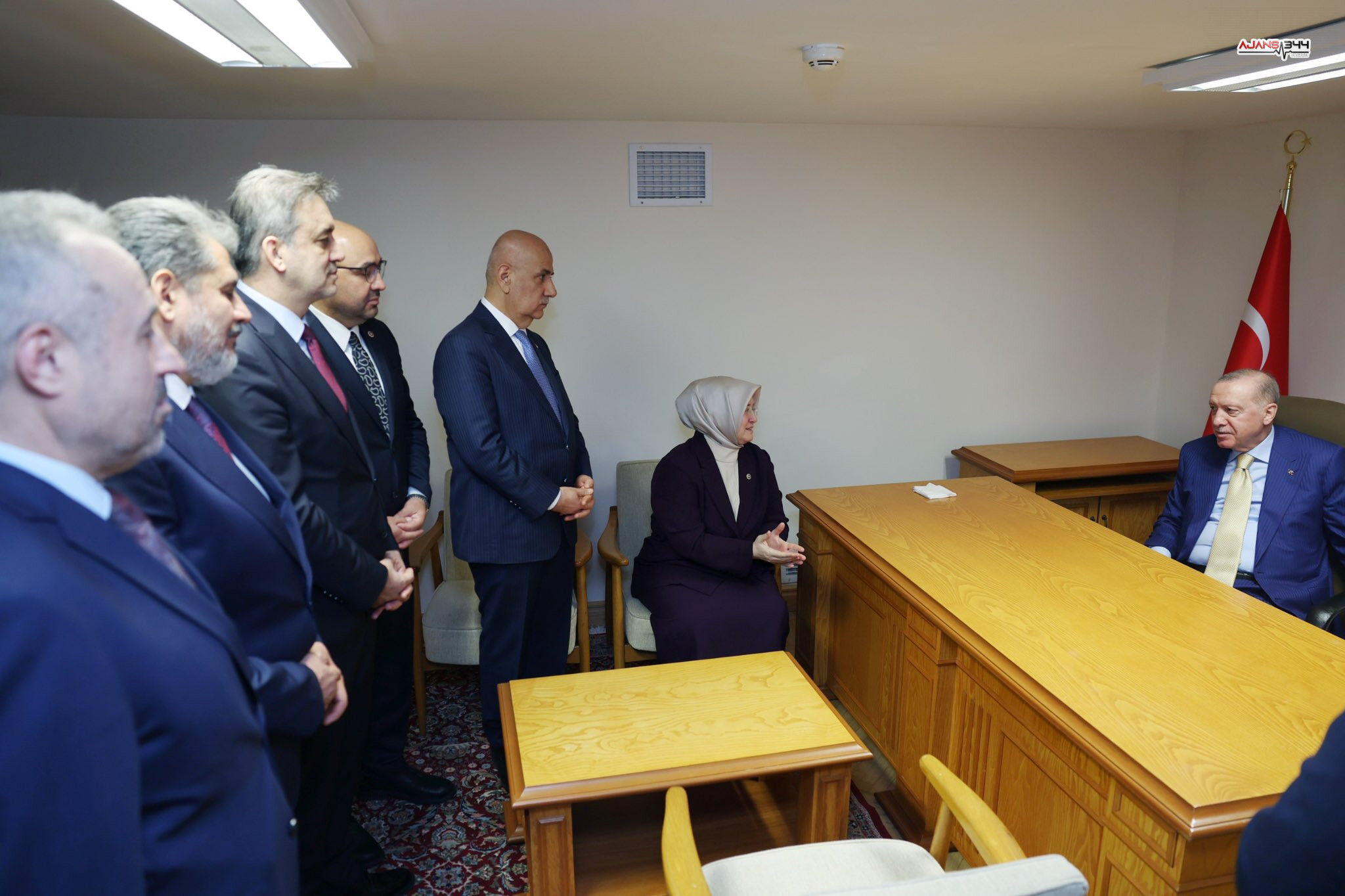 H C E Qz2T W Y A A Albp