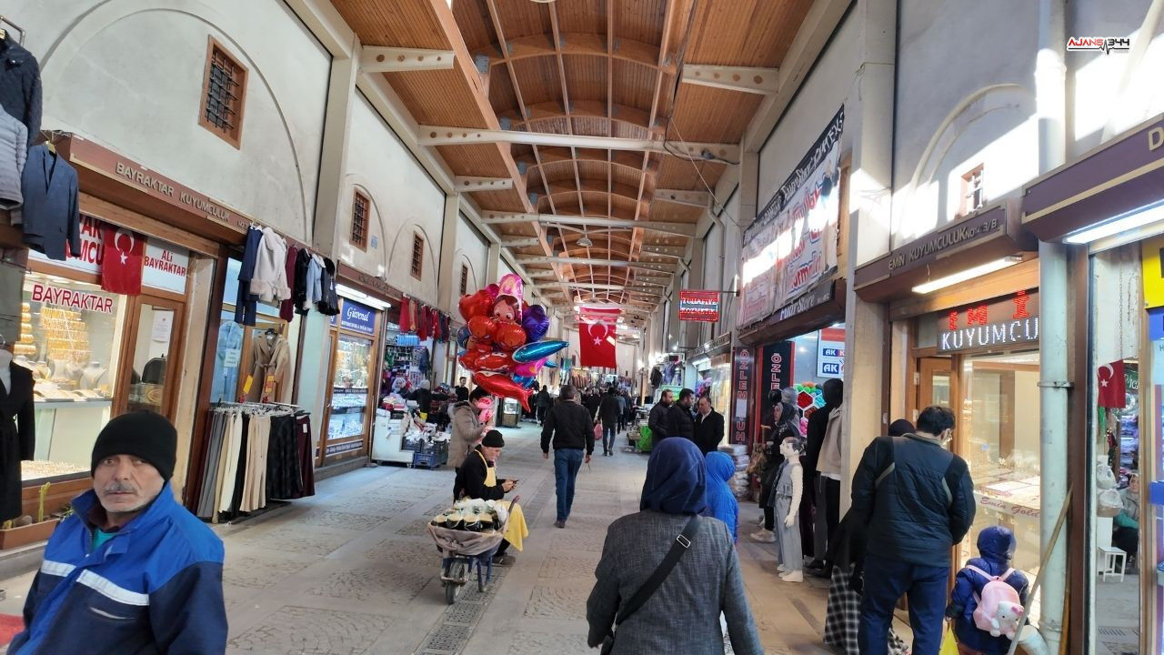 İftara Saatler Kala Çarşıda Yoğunluk