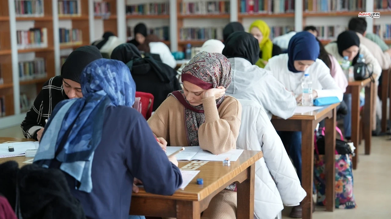 Kahramanmaraş'ta Kpss Hazırlığına Ücretsiz Katkı (1)