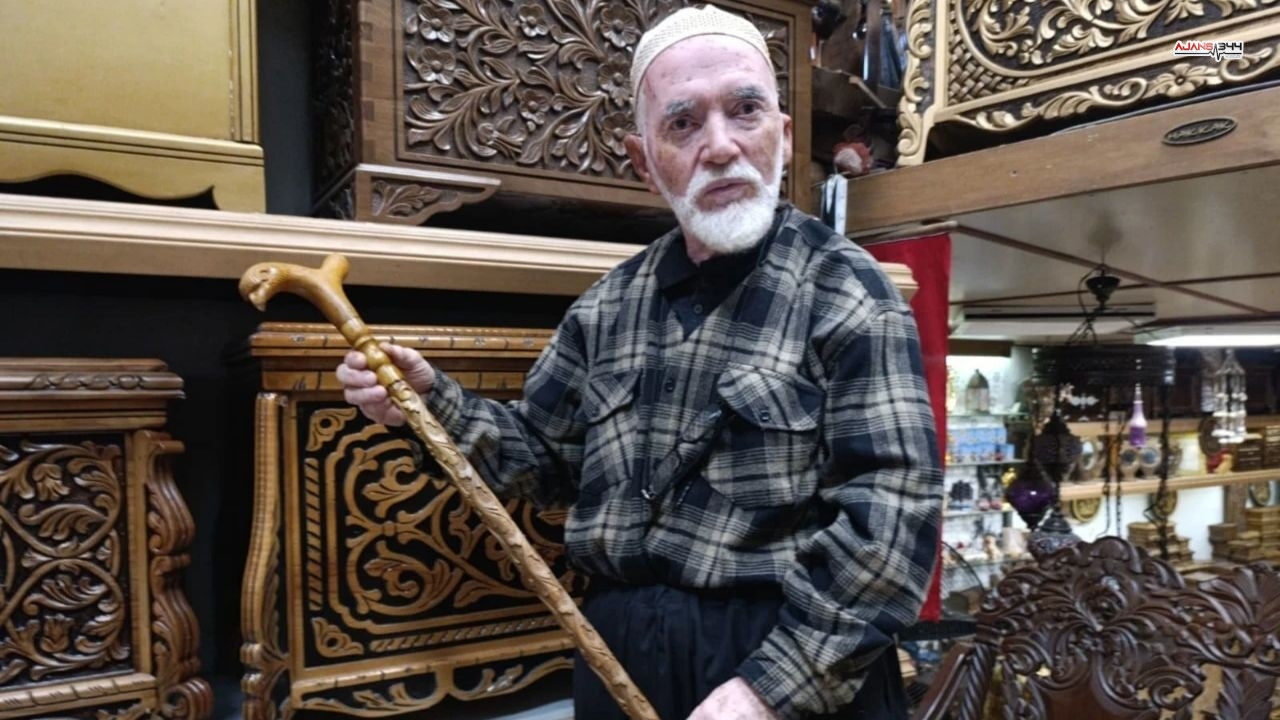 49 Yıldır Ahşaba Maraş Oymasını İşliyor