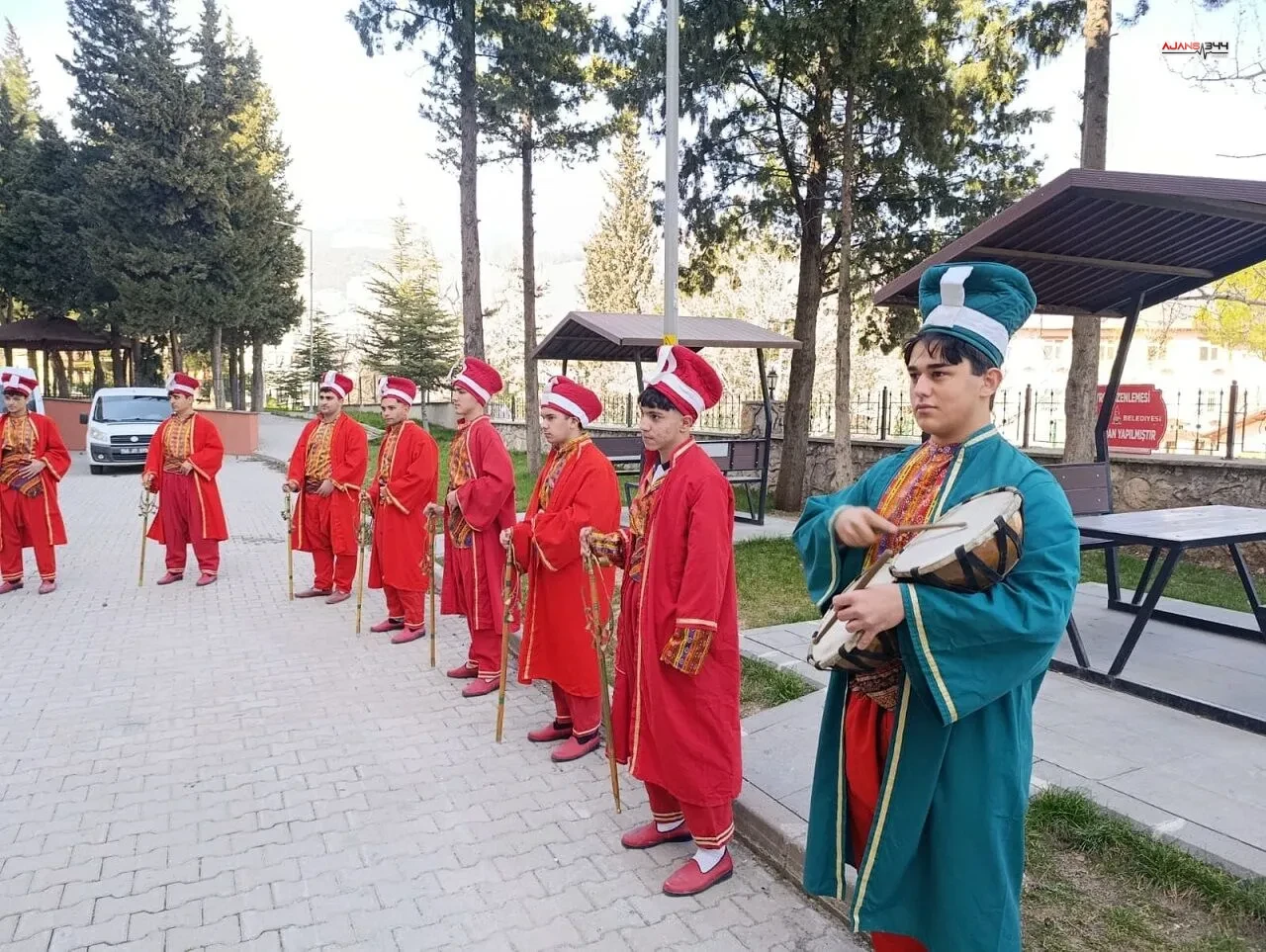 Kahramanmarasta 40 Yillik Ogretmen Duygusal Torenle Emekliye Ugurlandi 4