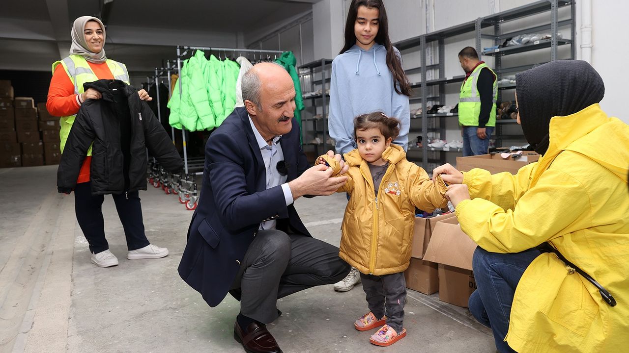 Dulkadiroğlu Belediyesi, İhtiyaç Sahiplerine Kıyafet Yardımında Bulundu