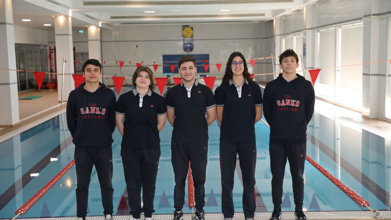 Yüzme milli takımı ile 5 öğrenci Türkiye’yi temsil edecek  