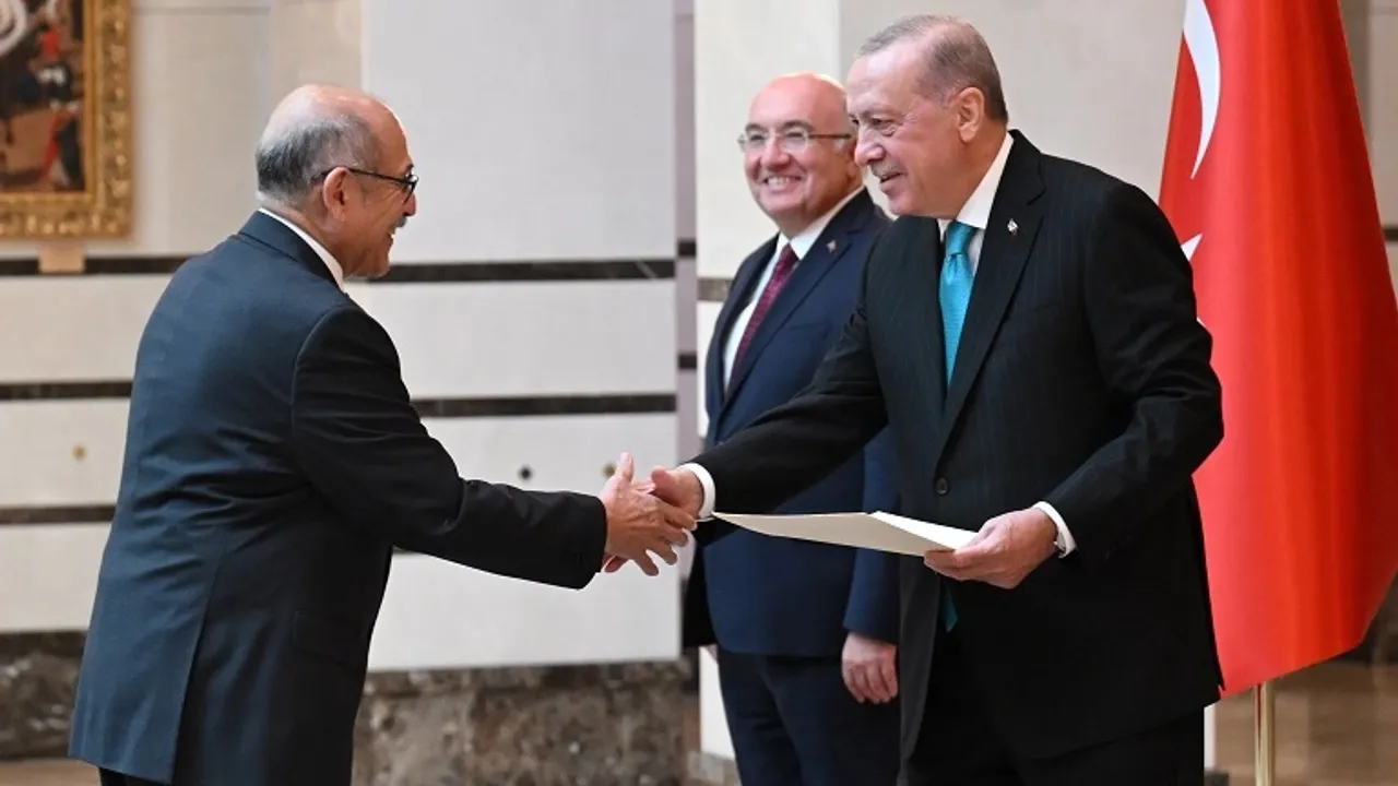 Cumhurbaşkanı Erdoğan'a 4 büyükelçiden güven mektubu