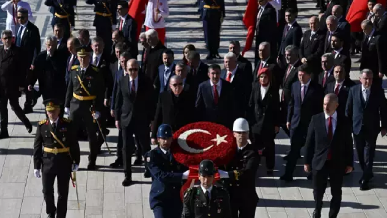 Cumhurbaşkanı Erdoğan Anıtkabir'de! Özel Deftere Duygusal Not