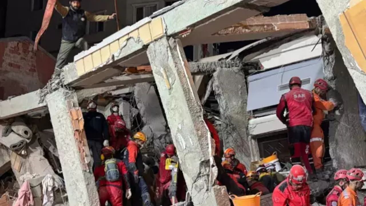 Enkazdan Çıkan Umut: Bir Ailenin Yürek Burkan Hikayesi Son Buldu