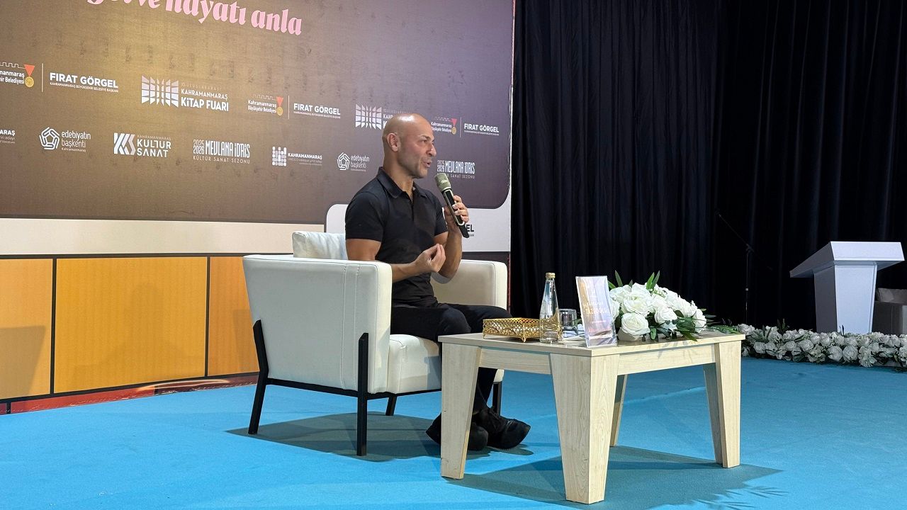 Kahraman Tazeoğlu, Kahramanmaraş Kitap Fuarı’nda Okurlarıyla Buluştu