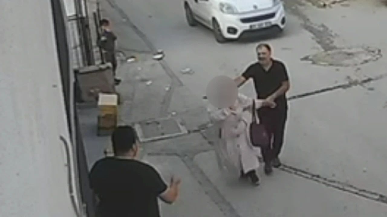 Kahramanmaraş'ta Ağabeyinden Dayak Yiyen Kadını Esnaf Kurtardı