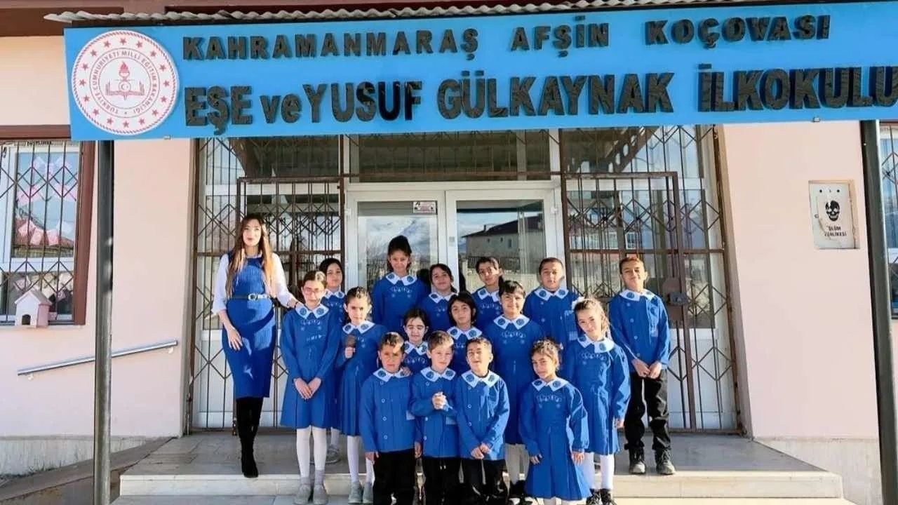 Kahramanmaraş'ta Bir Okul Mavi Önlük Geleneğini Yaşatıyor